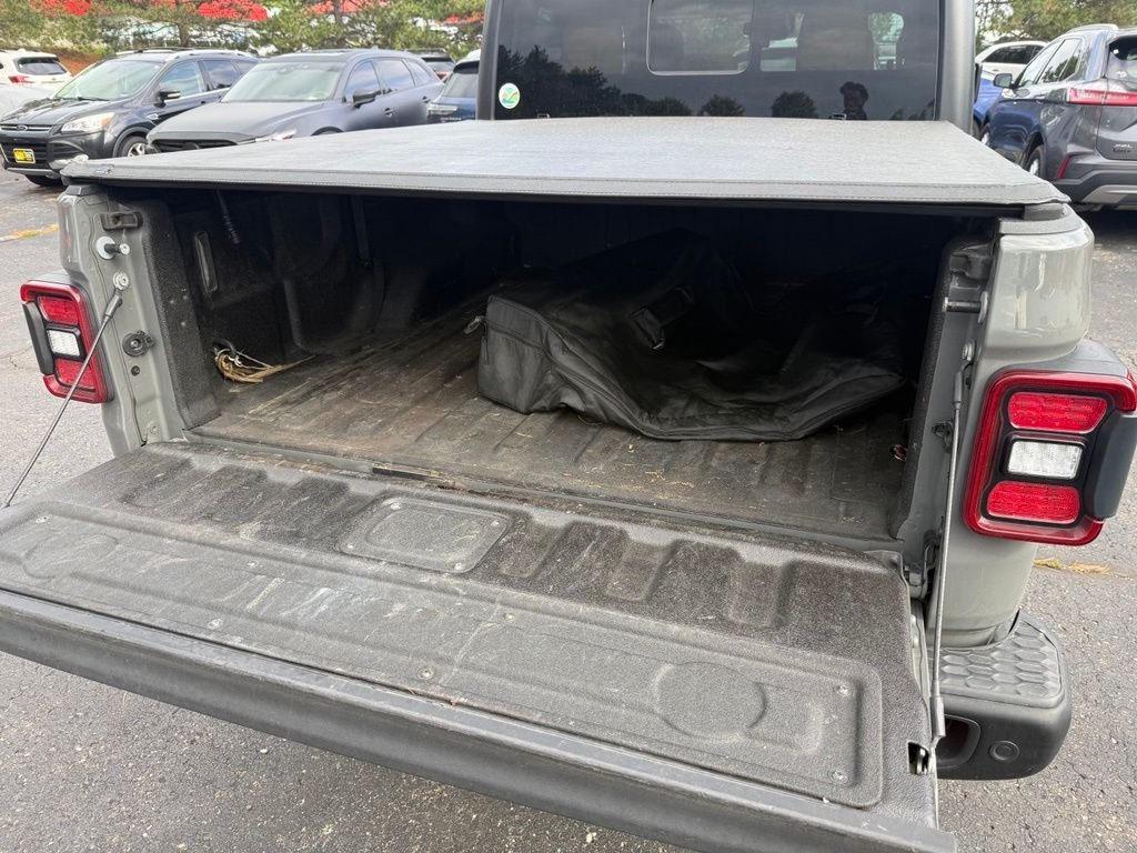 Used 2021 Gray Jeep Rubicon image 3