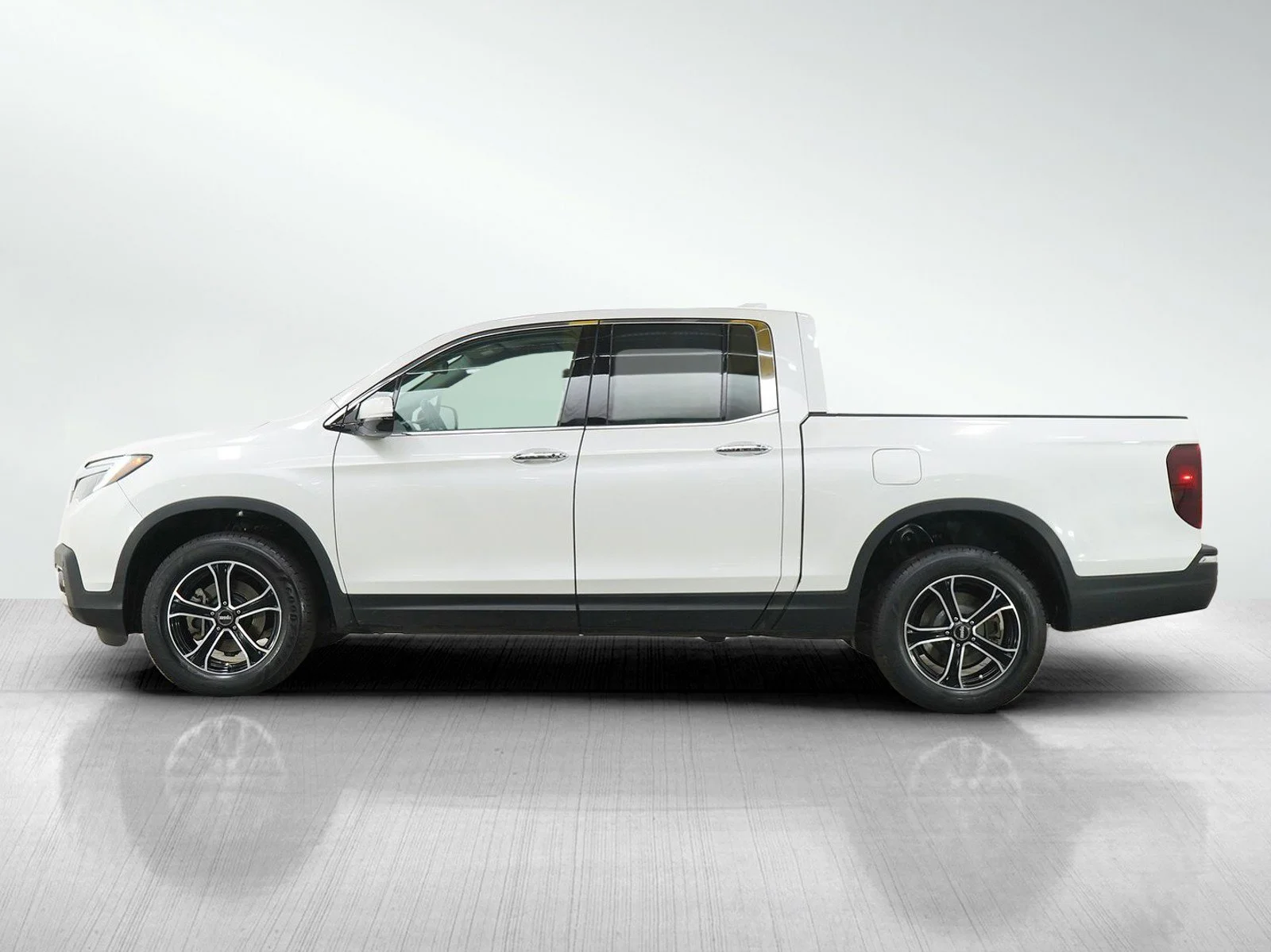 Used 2020 Honda Ridgeline RTL-E with VIN 5FPYK3F7XLB013516 for sale in Burnsville, Minnesota