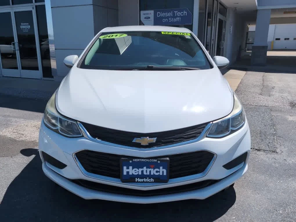Used 2017 Summit White Chevrolet LS image 3