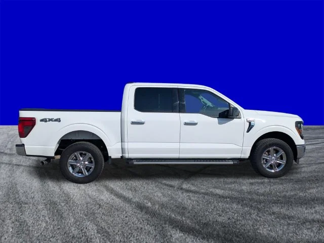 Certified Used 2025 Oxford White Ford XLT image 3