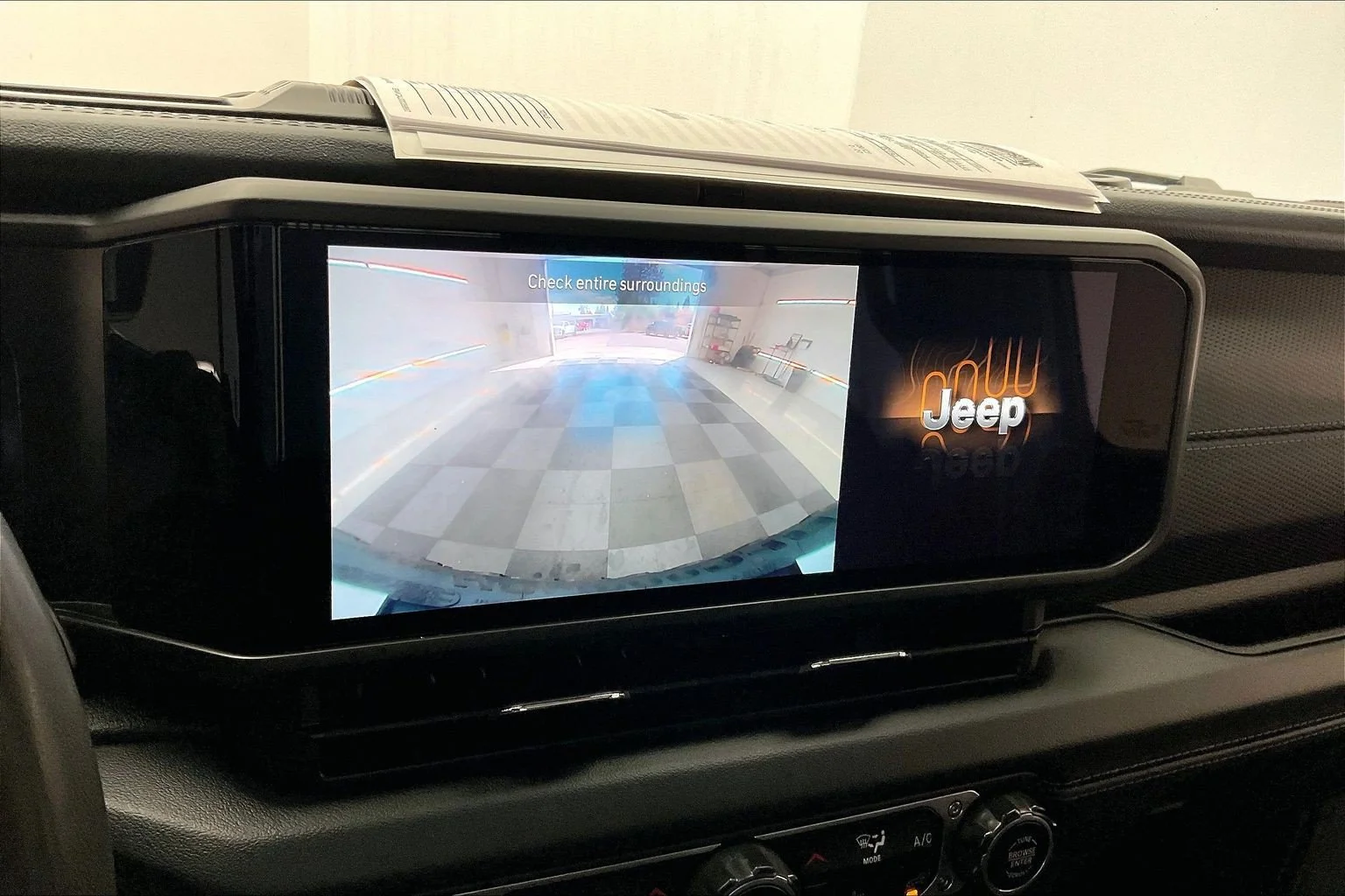 Used 2024 Earl Clearcoat Jeep Rubicon 4xe image 23