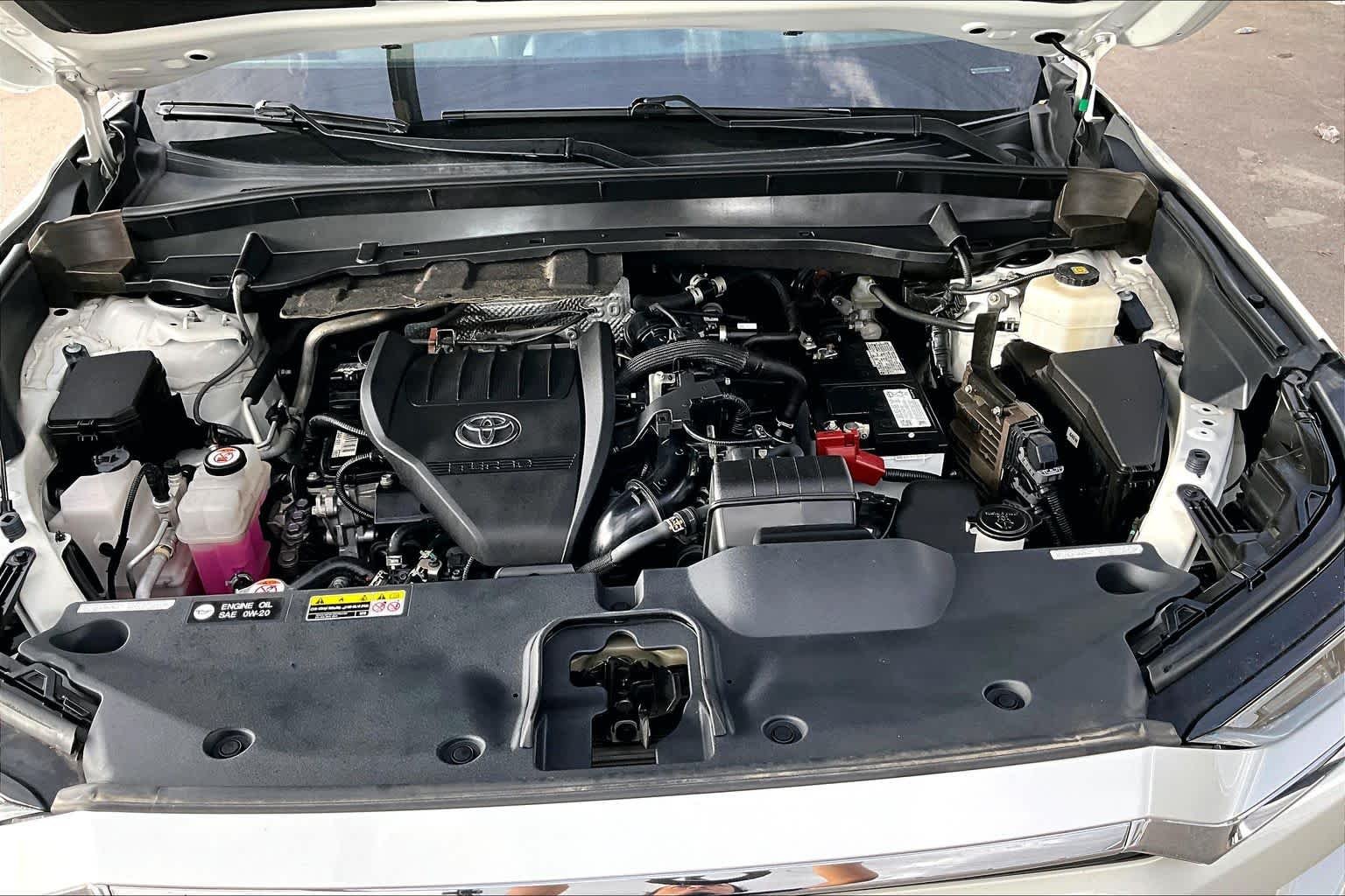 Used 2024 Wind Chill Pearl Toyota XLE image 31