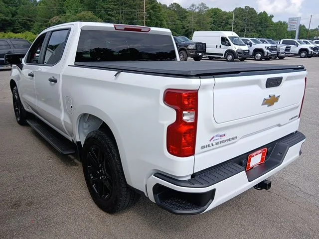 Used 2025 White Chevrolet Custom image 10