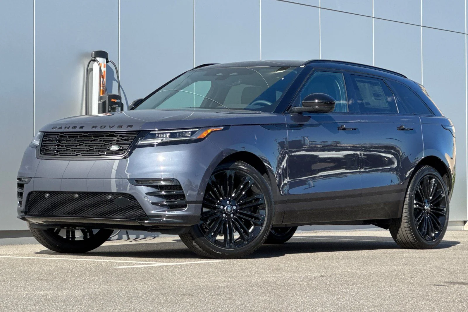 2026 Land Rover Range Rover Velar P250 Dynamic SE's photo