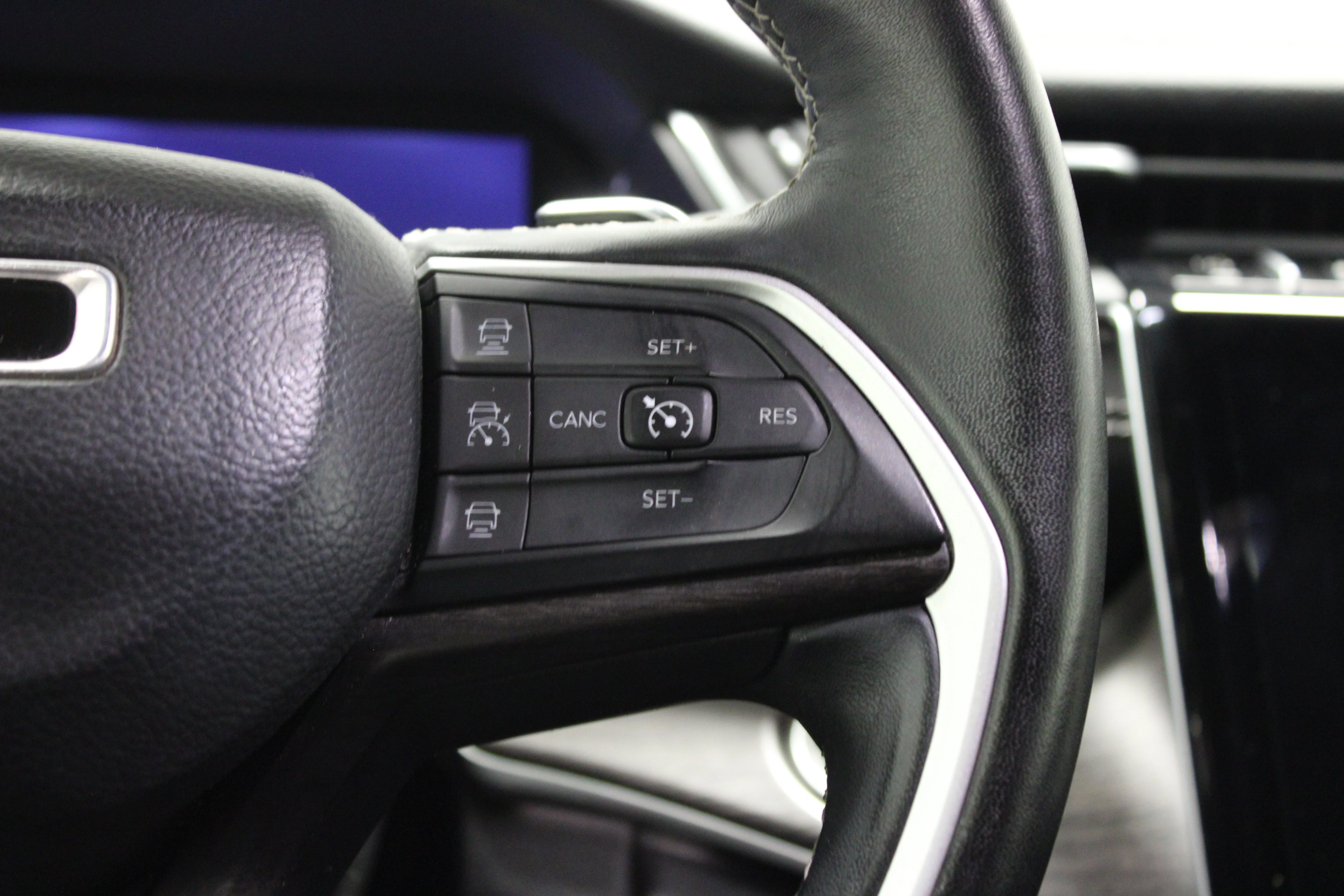 Used 2022 Diamond Black Crystal Pearlcoat Jeep Limited image 23