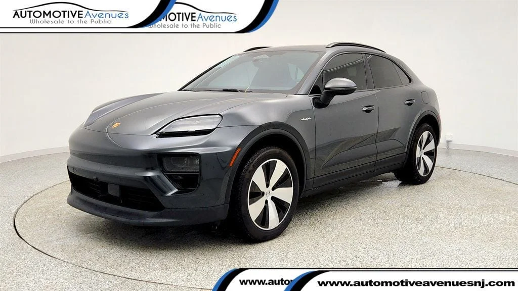 2025 Porsche Macan Macan 4 Electric's photo