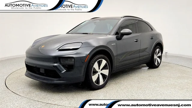 2025 Porsche Macan Electric 4 AWD with Comfort Seats, Surround View & InnoDrive