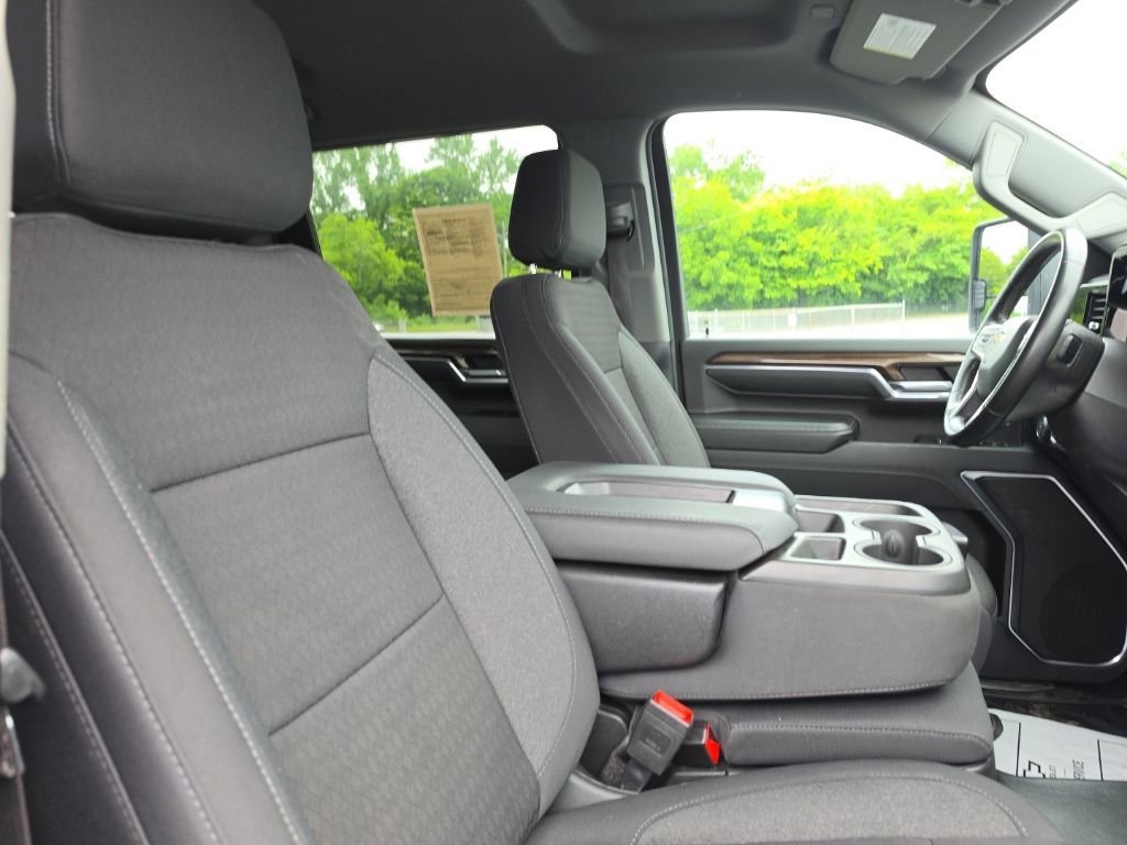 Used 2024 Summit White Chevrolet LT image 30