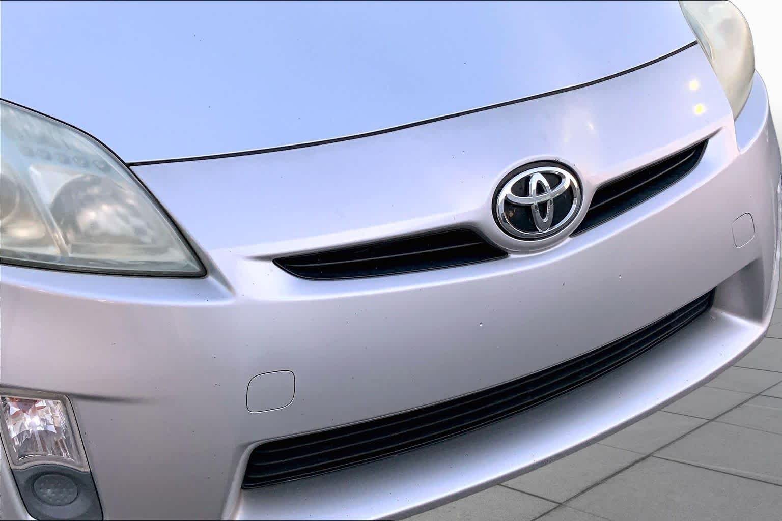 Used 2010 Classic Silver Metallic Toyota III image 25