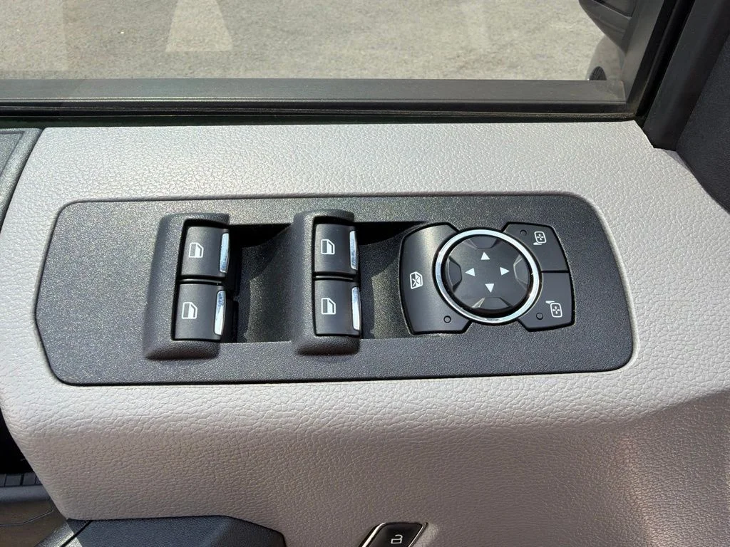 Used 2018 Gray Ford XL image 26
