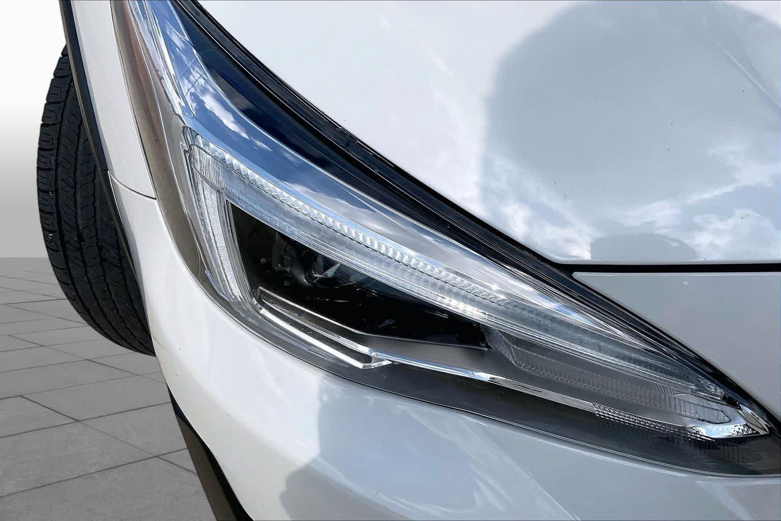 Used 2021 Crystal White Pearl Subaru Limited image 26