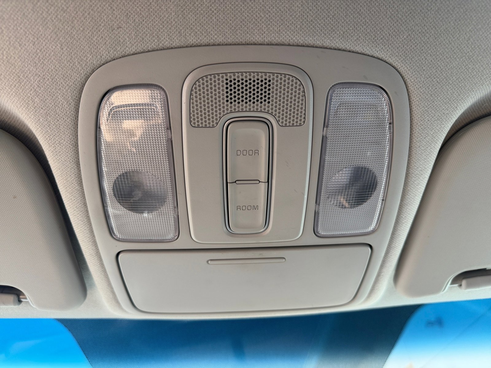 Used 2015 Titanium Gray Kia Base image 23