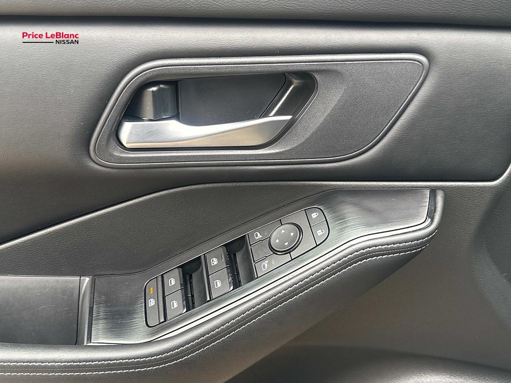 Certified Used 2025  Nissan SV image 18