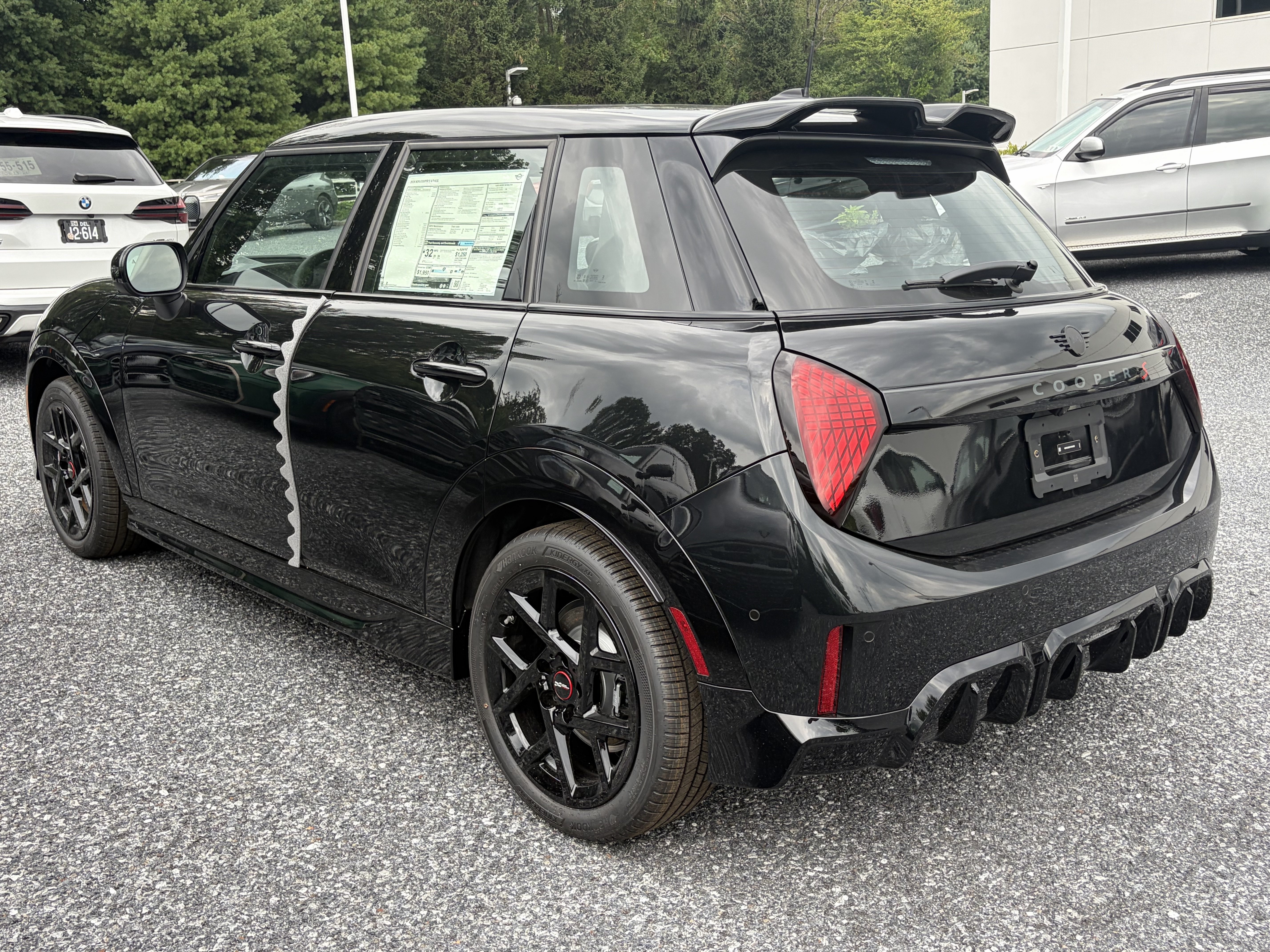 New 2026 Midnight Black II Metallic MINI Iconic image 4