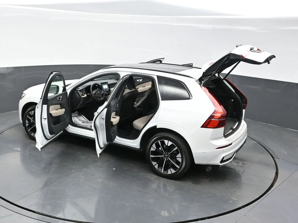 New 2026 Crystal White Volvo Plus image 33