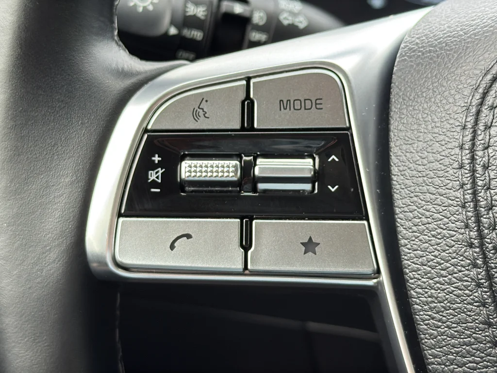 Used 2023 Black Kia EX image 31