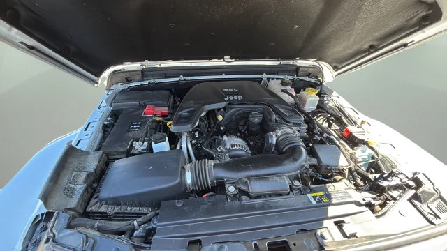 Used 2020 White Jeep Overland image 32