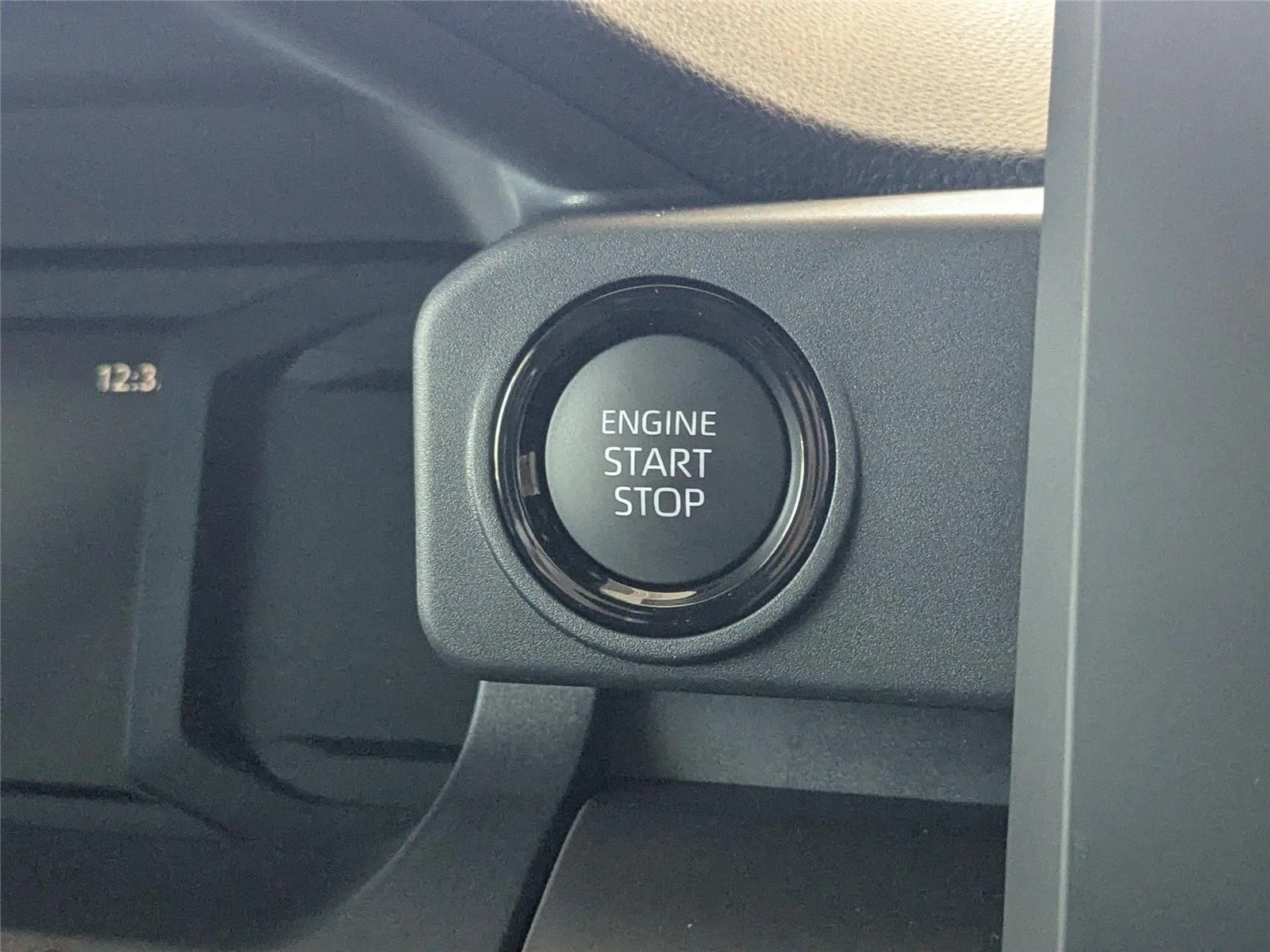 2025 Toyota Tacoma SR5 - Photo 18