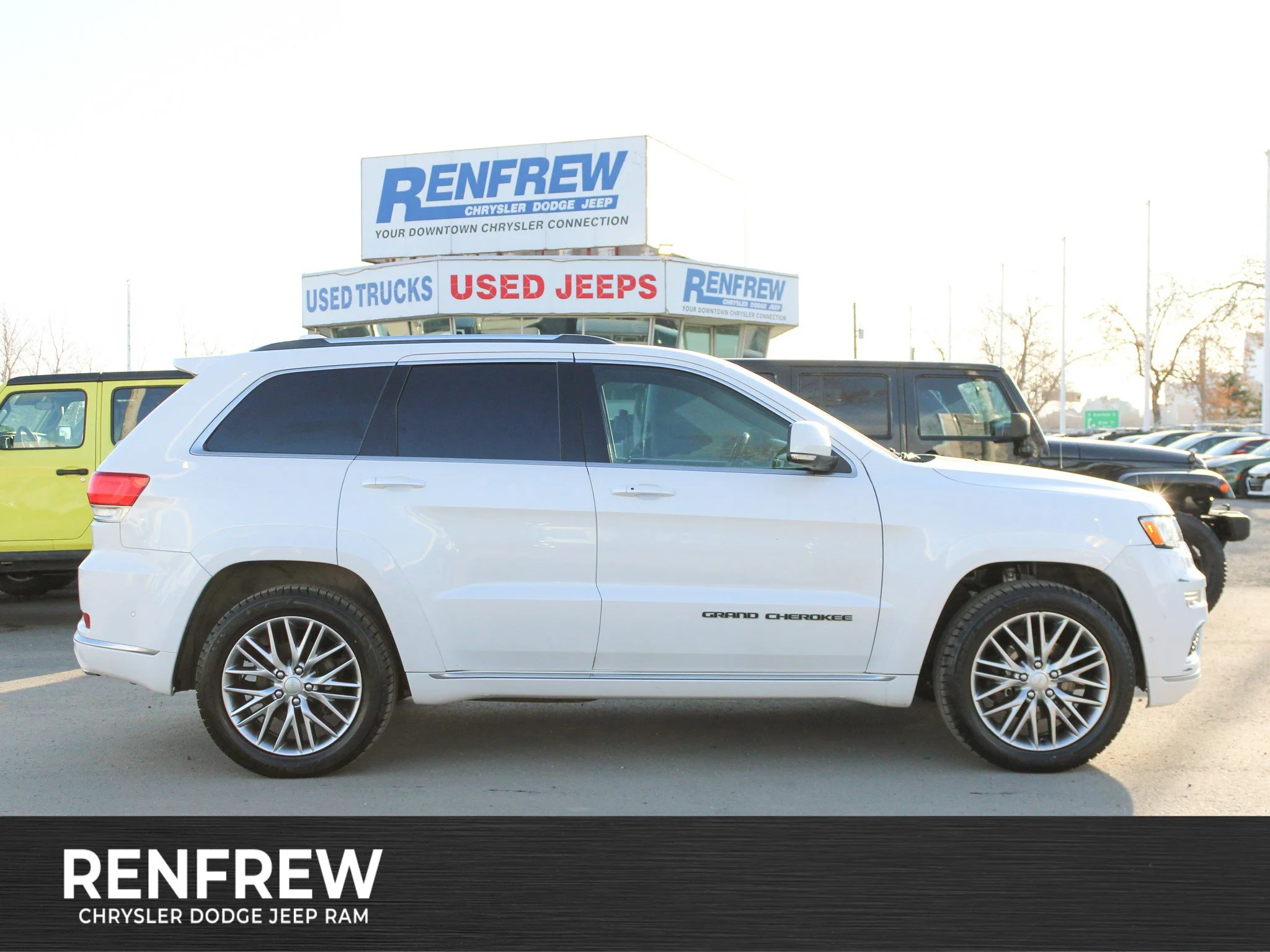 Certified Used 2018 White Jeep Summit * Mechanic Special | Winter Tires | Skid Plates | Harman/Kardon | Adaptive Cruise image 1