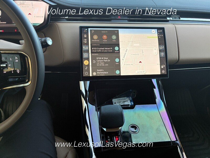 Used 2025  Land Rover Dynamic SE image 6