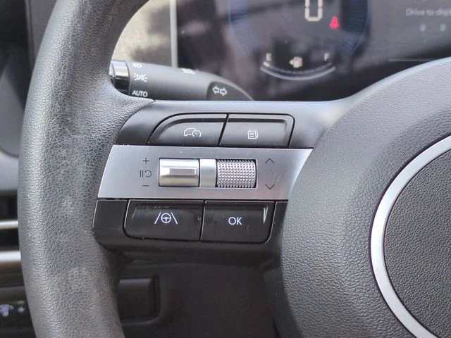 Used 2025 White Hyundai SEL image 24
