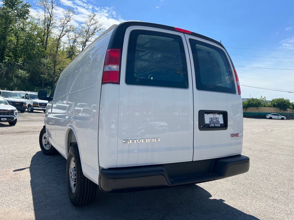 2025 GMC Savana Cargo Work Van - Photo 22