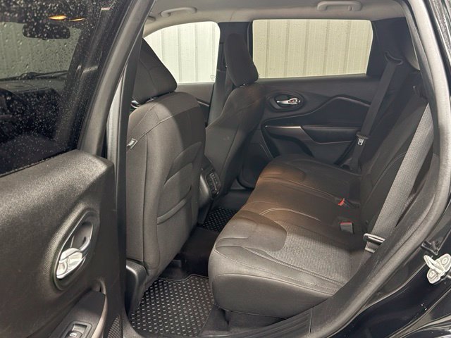Used 2019 Black Jeep Latitude image 10