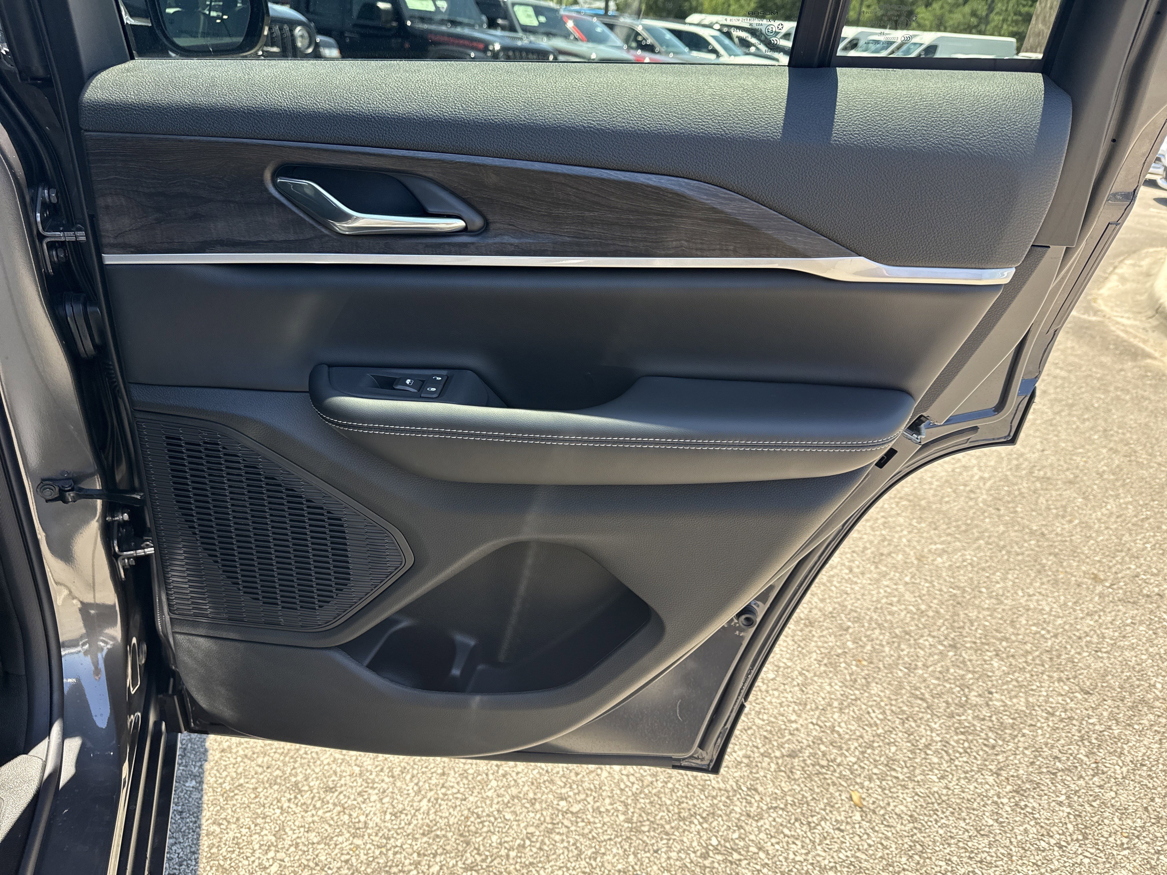 New 2026 Baltic Gray Metallic Clear-Coat Exterior Paint Jeep Altitude image 17