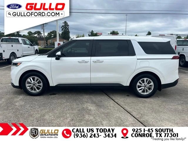 Used 2023 Snow White Pearl Kia LX Seat Package image 4