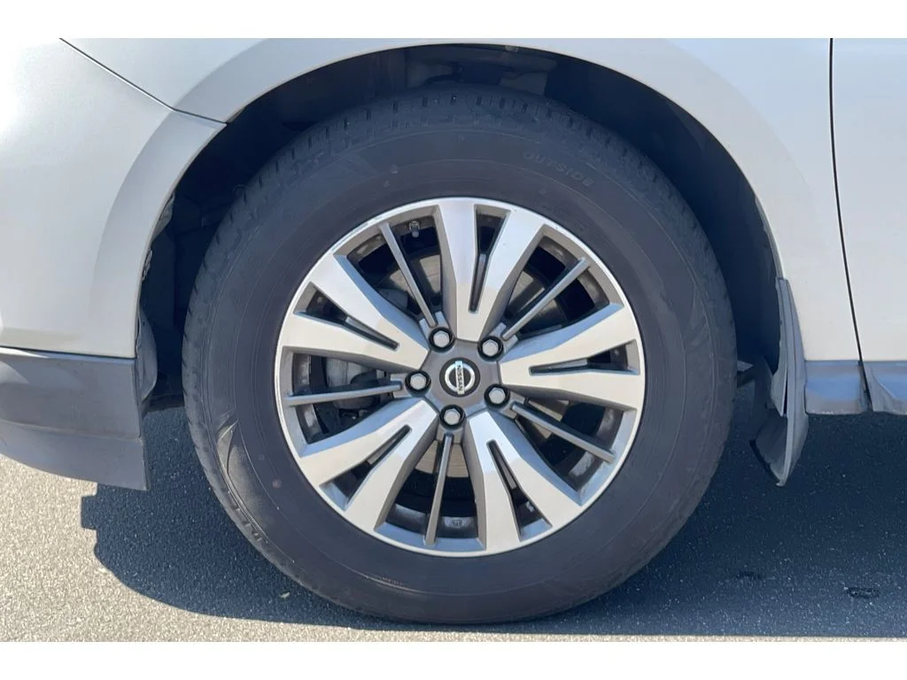 Used 2017 Brilliant Silver Metallic Nissan SV image 10