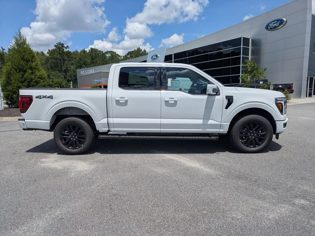 New 2026 Oxford White Ford Lariat image 3