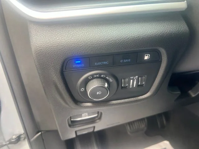 Used 2024 Silver Jeep 4xe image 18