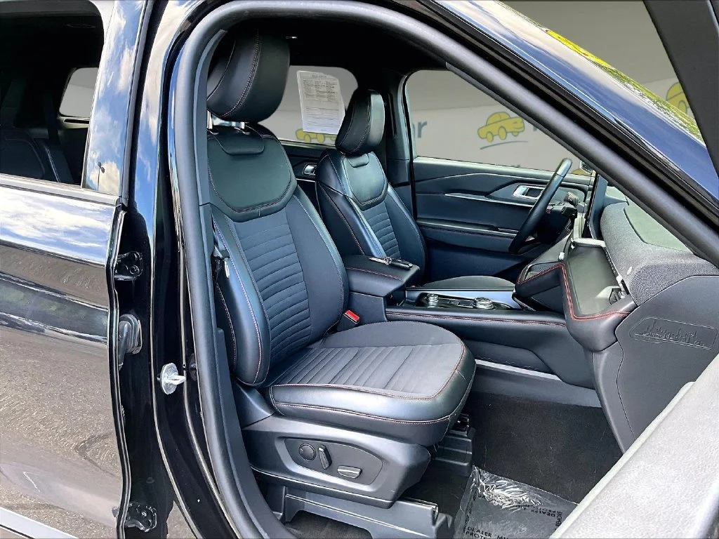 Used 2025 Black Metallic Ford ST-Line image 11