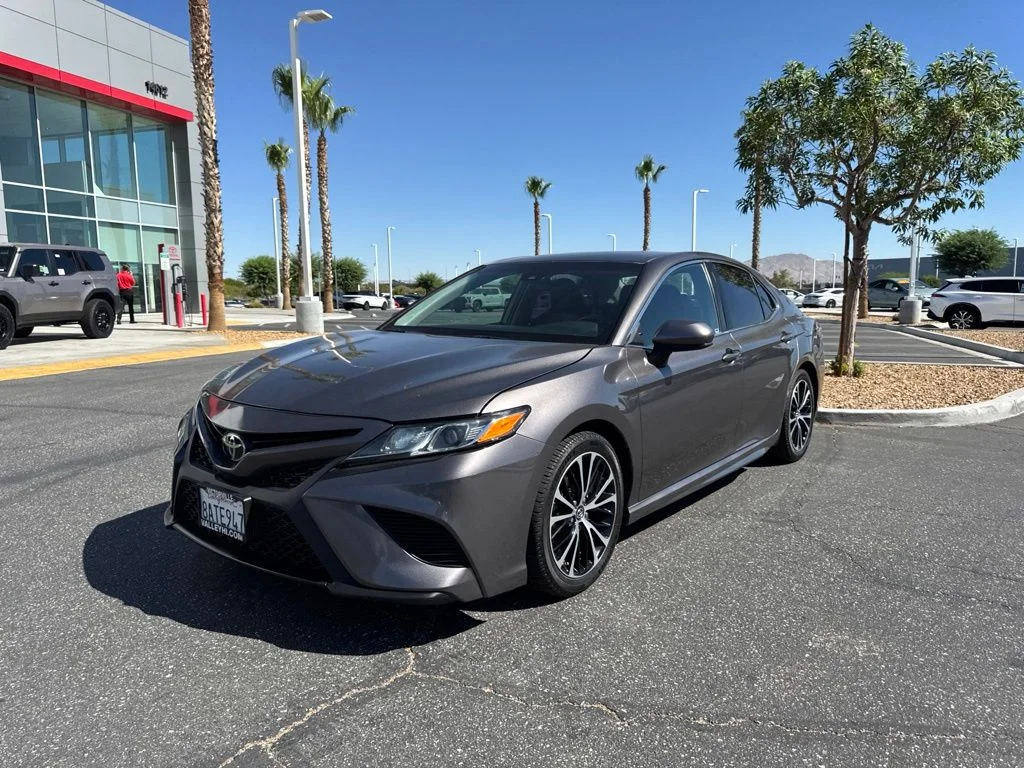 Used 2018 Gray Toyota SE image 2