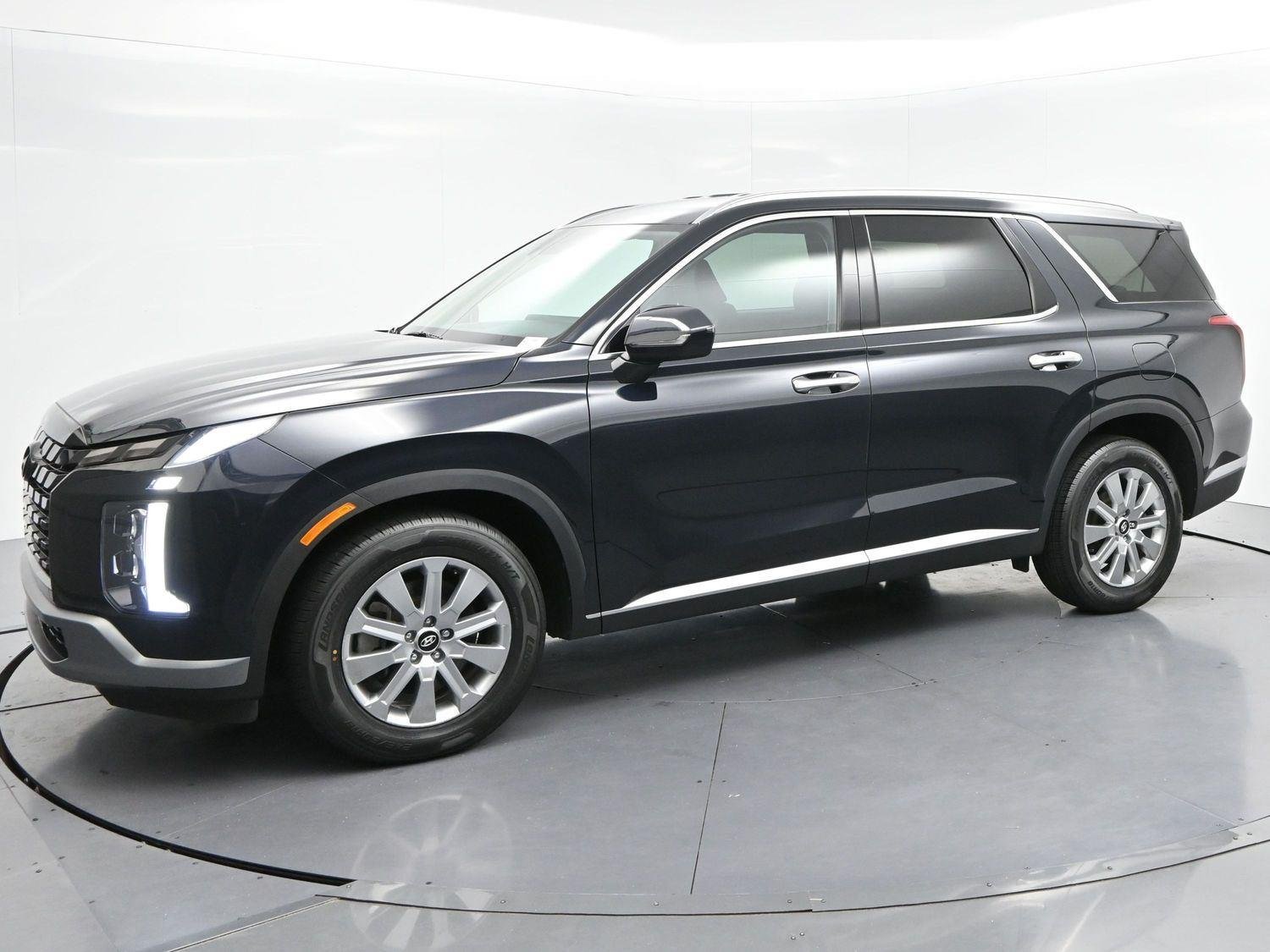 Used 2023 Moonlight Cloud Hyundai SEL image 4