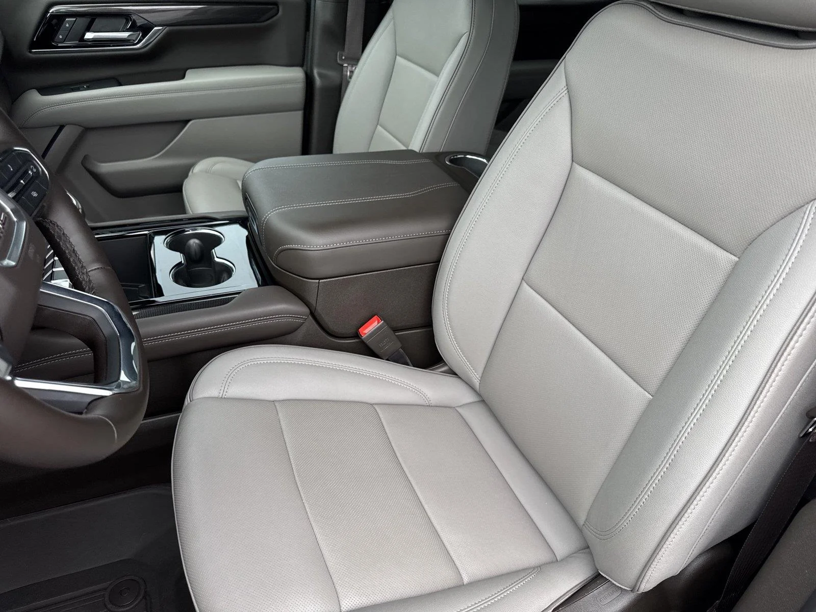 Used 2025 Summit White GMC Elevation image 11