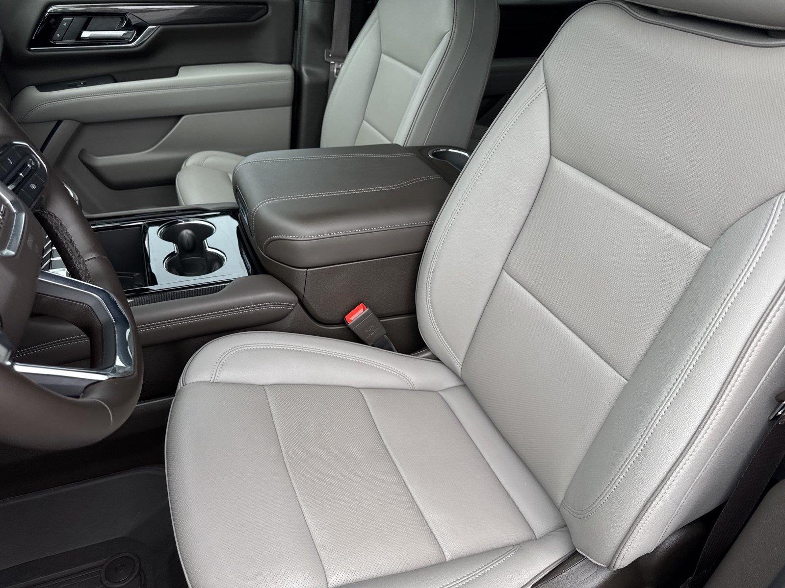 Used 2025 Summit White GMC Elevation image 11