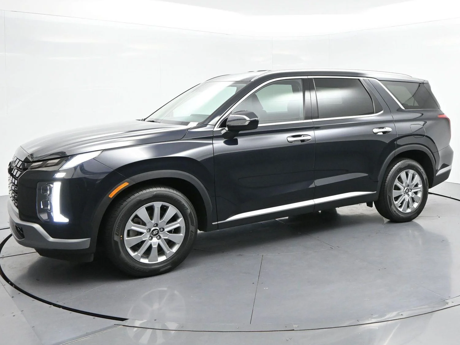 Used 2023 Moonlight Cloud Hyundai SEL image 4