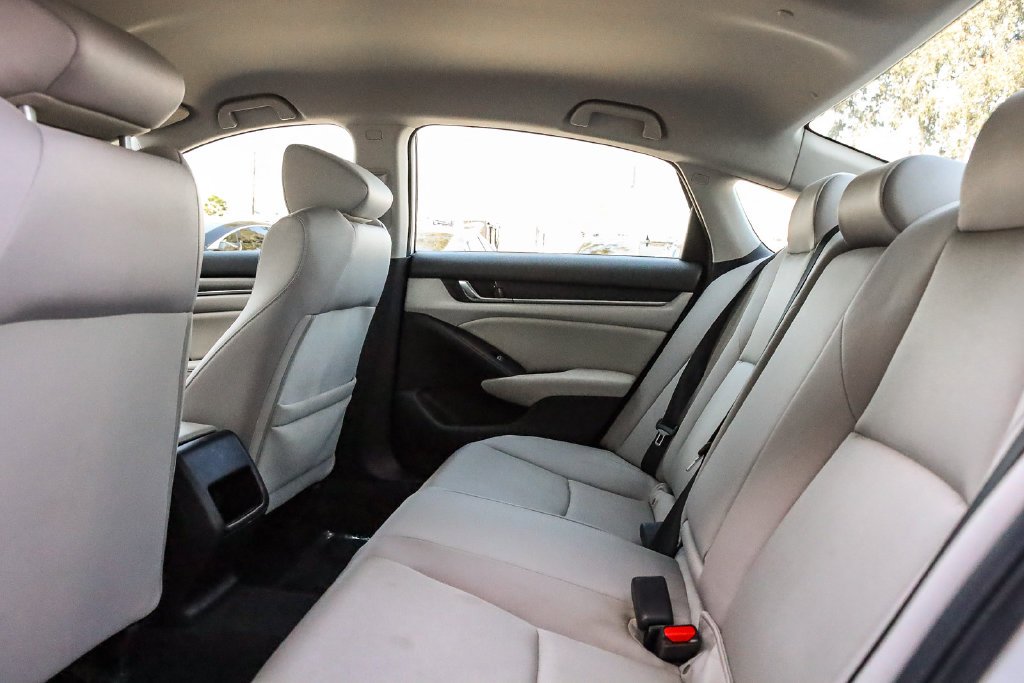 Used 2020 Platinum White Pearl Honda LX image 18
