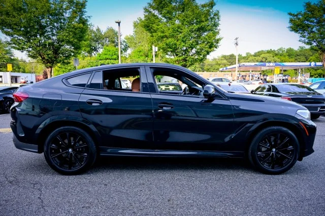Used 2022 Black Sapphire Metallic BMW xDrive40i, M-Sport Pckge, Extra Clean, Loaded!!!! image 4