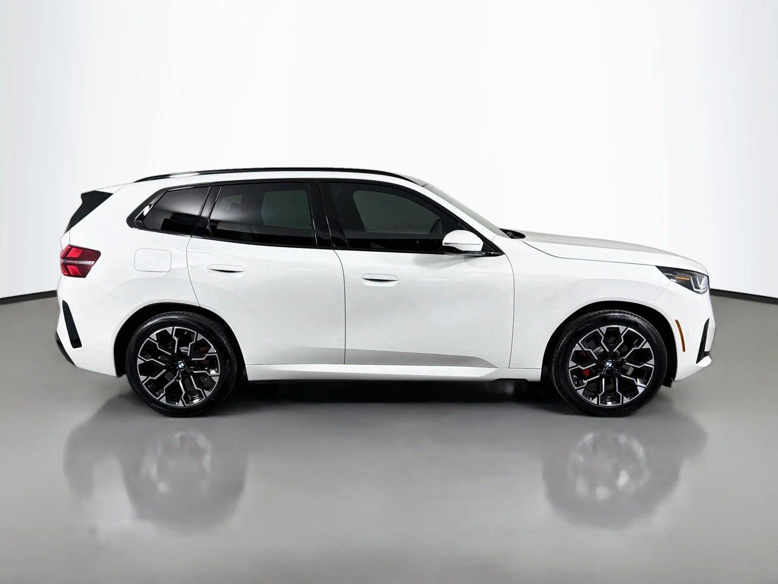New 2026 Alpine White BMW 30 xDrive image 4