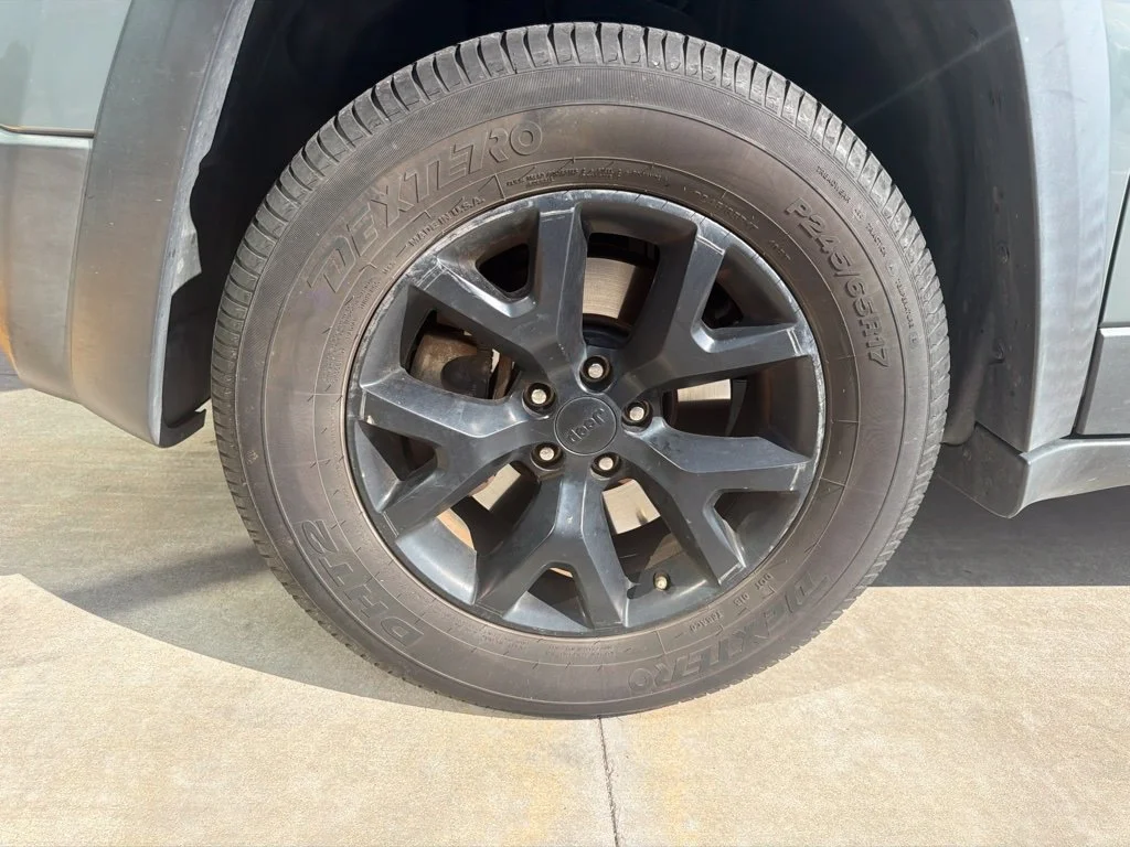 Used 2015 Gray Jeep Trailhawk image 8