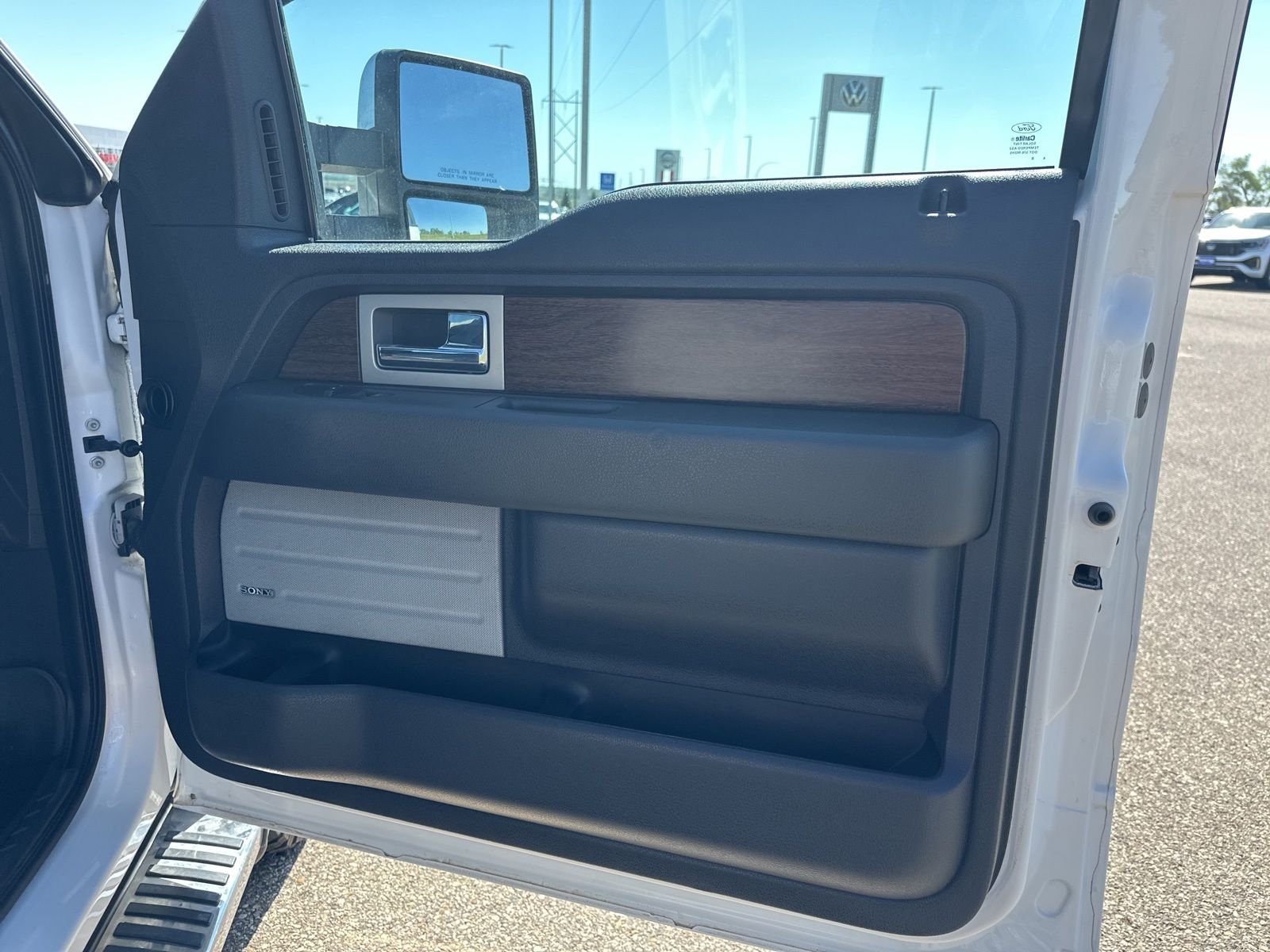 Used 2014 White Ford Lariat image 39