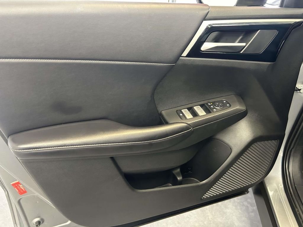 Used 2023 Gray Mitsubishi SE Special Edition image 17