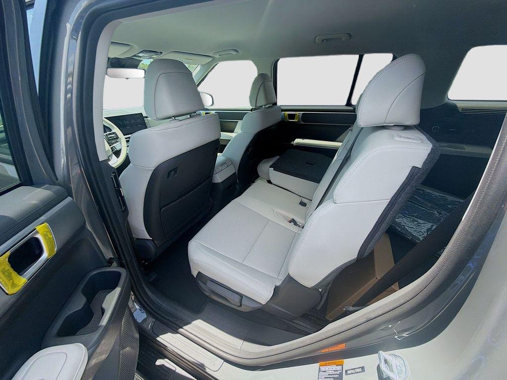 New 2026 Hampton Gray Hyundai SEL FWD image 17