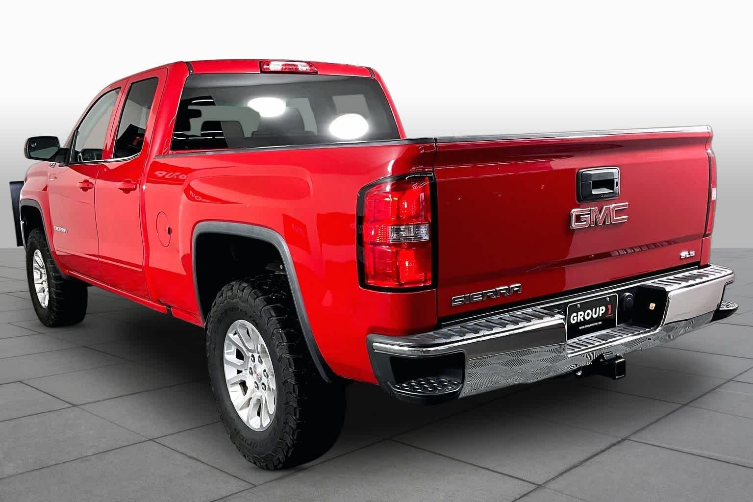 Used 2018 Cardinal Red GMC SLE image 12