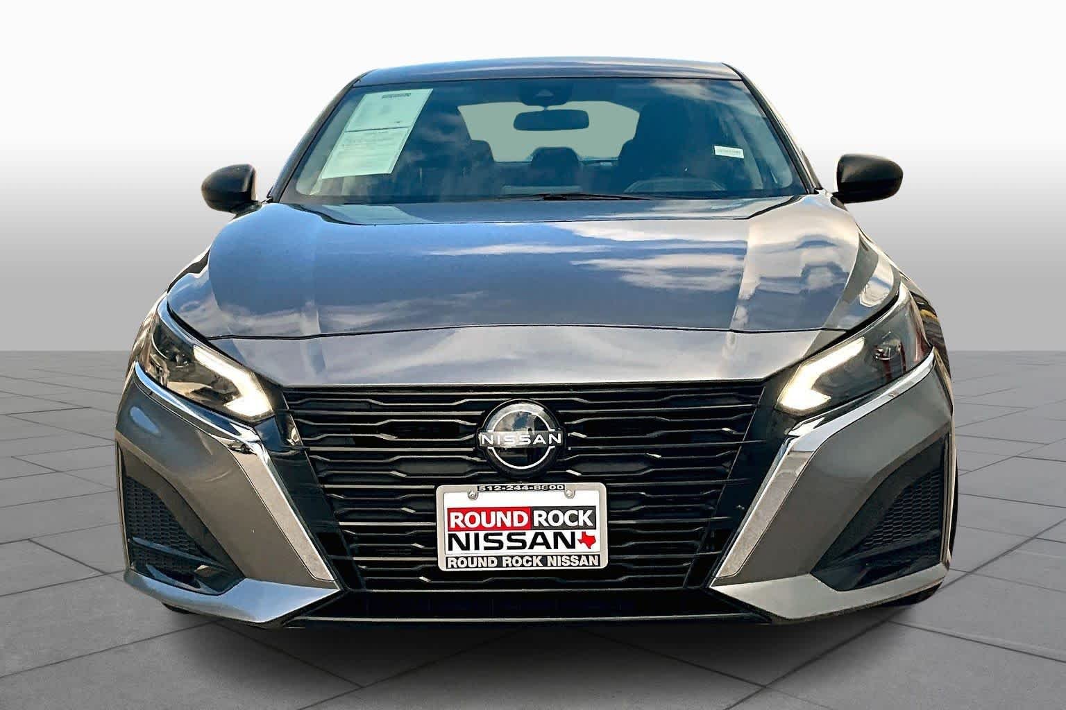 Used 2024 Gun Metallic Nissan 2.5 SV image 3