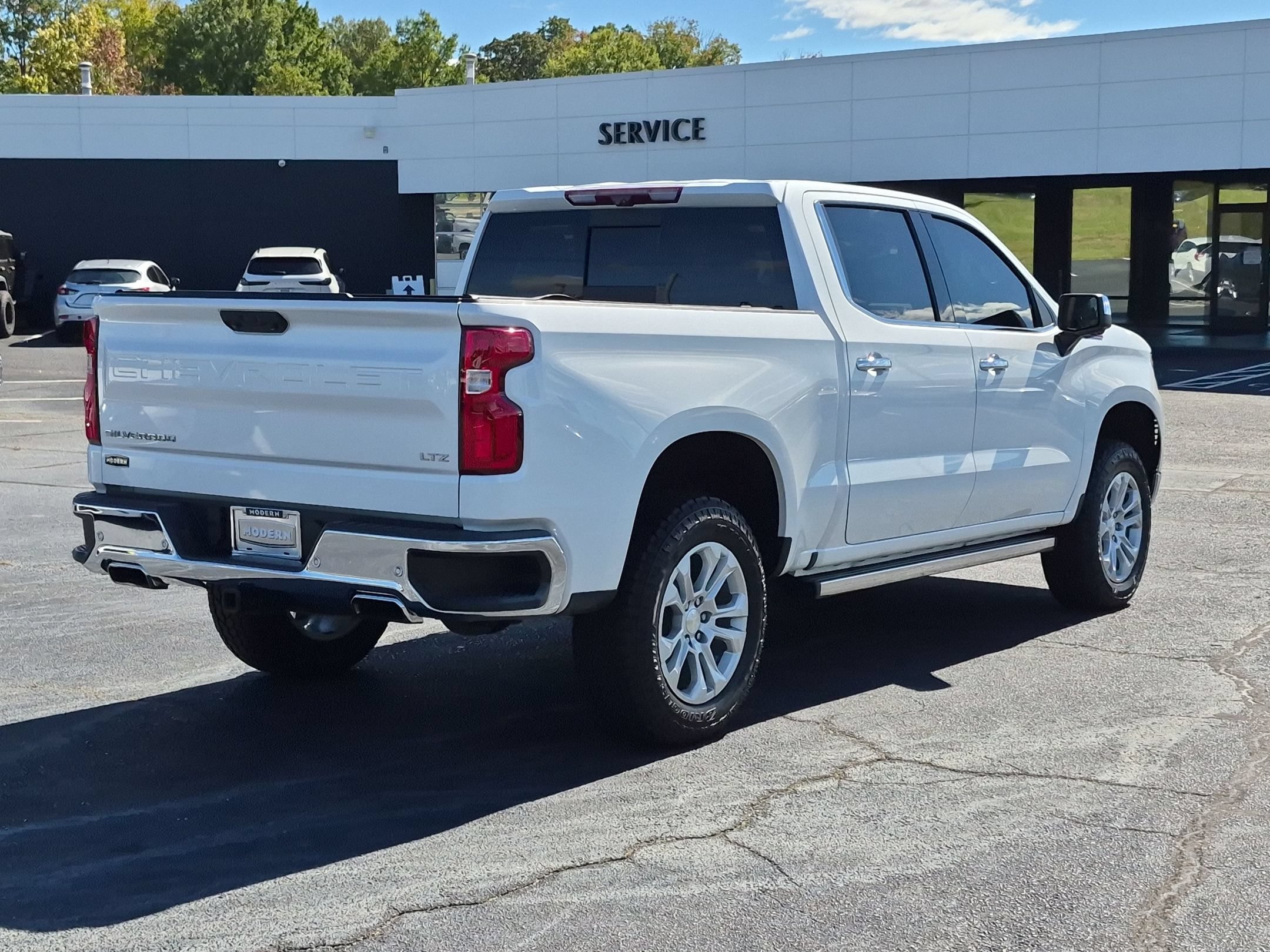 Used 2022 Iridescent Pearl Tricoat Chevrolet LTZ image 5