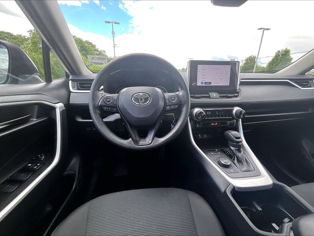 Used 2025 White Toyota LE image 17