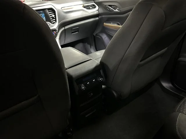 Used 2019 Gray GMC SLE-2 image 23